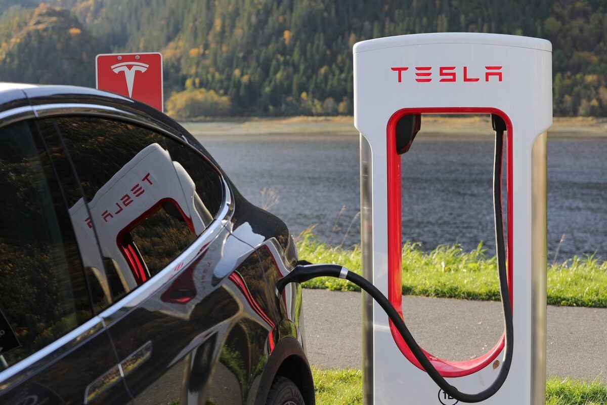 AMF Kan Stämma Tesla